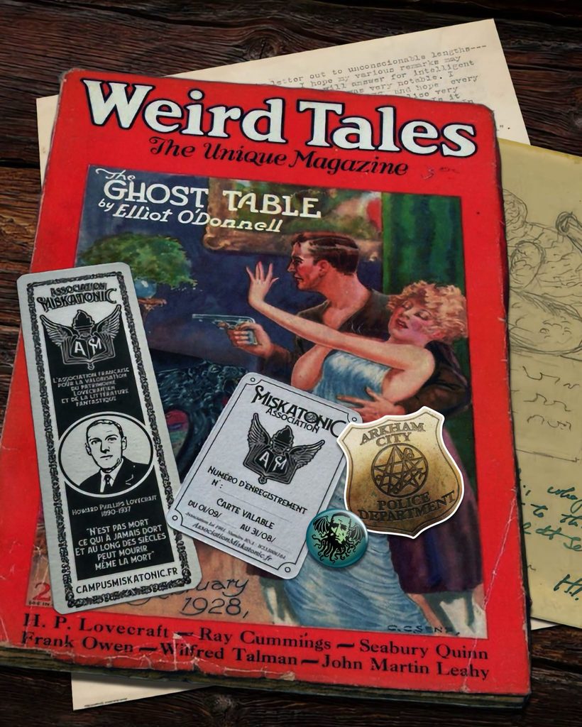 Carte de membre, marque-page, badge et sticker de l'Association Miskatonic